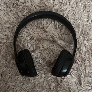black solo 3 beats headphones